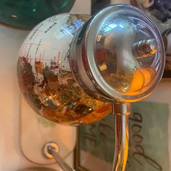 Silver magnetic Globe Desk display - Picture 3 of 4